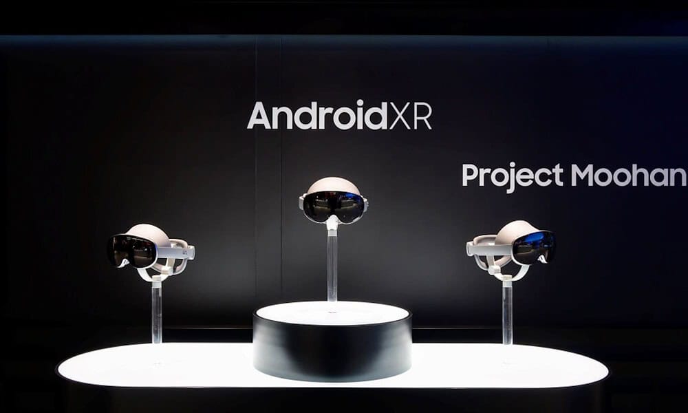 Android XR Project Moohan VR headsets display.