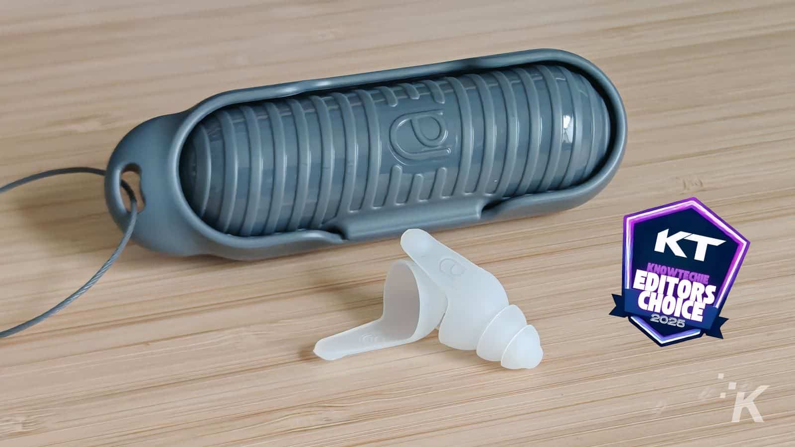 Stylish earplugs with award for innovation.