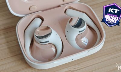 Honor earbuds in case with Editors Choice badge.