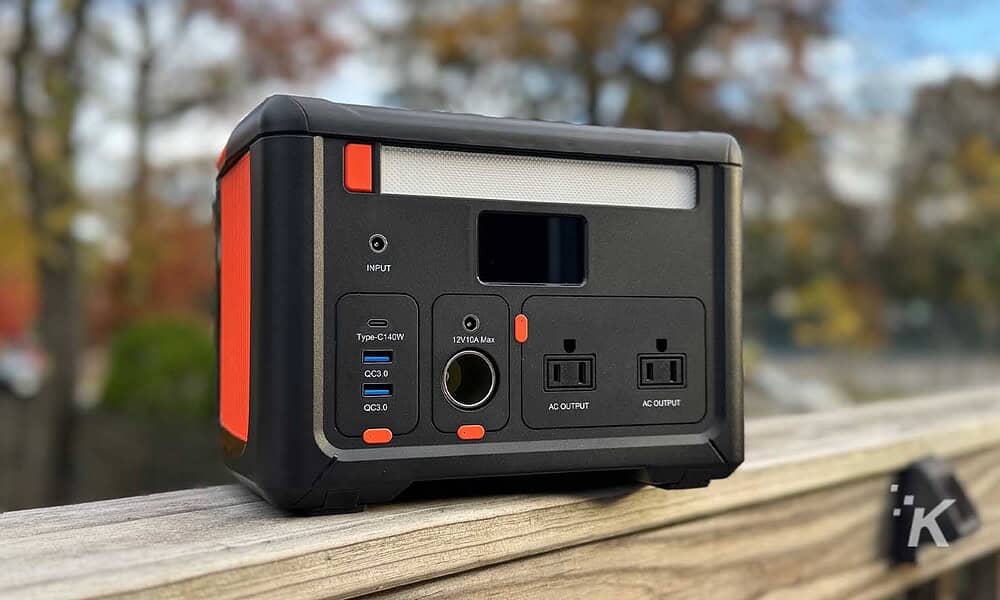 Portable power station with multiple outlets outdoors. Cybpulte C601
