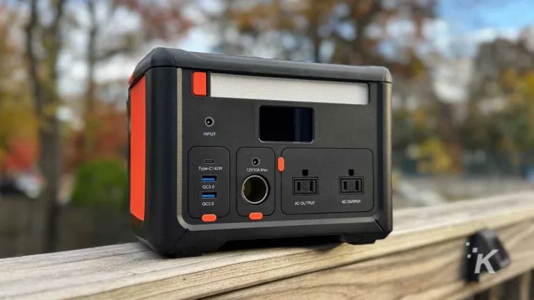 Portable power station with multiple outlets outdoors. Cybpulte C601