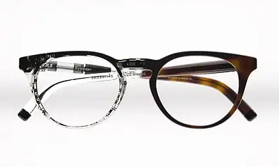 High-quality eyeglasses with adjustable smart lenses, ideal for digital usage, blue light filtering, and modern fashion statement.